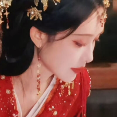 弄妆梳洗迟