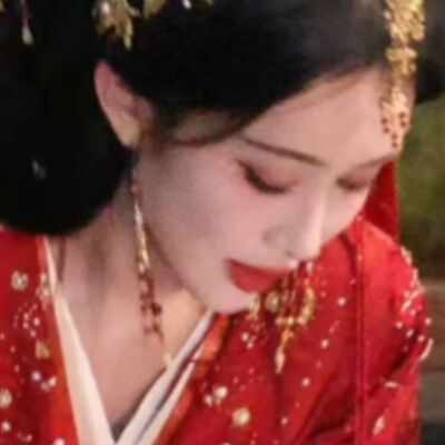 弄妆梳洗迟