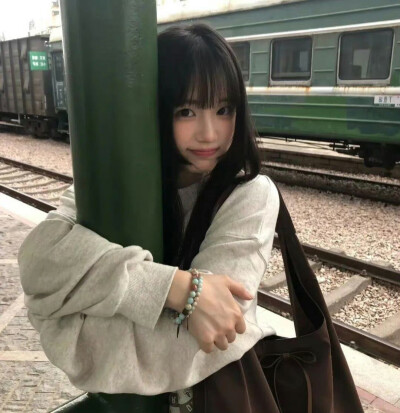 ❤️宁稚樱序❤️＃生命力女生头像 ​​​＃Wechat氛围感女头＃夏日头像＃自由感＃自然系＃蝴蝶女孩头像＃艺术感头像＃胶片感头像＃复古＃棕色系
