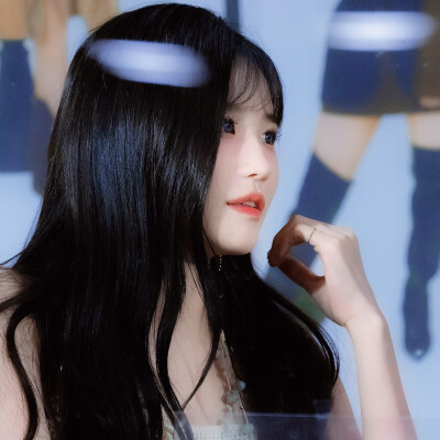 雨伞柄挂着未融化的雪、我们中间隔着叹息的雾