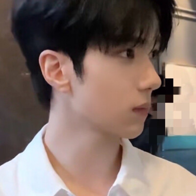家狗穿白色甚萌