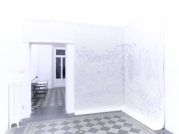 傅芷宝宝给的图呀，是长发缠绕的温柔，是白衫晕开的清甜，美的让人无法自拔