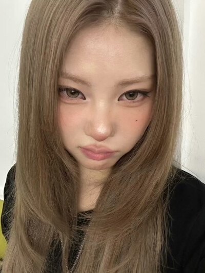 purple kiss chaein李採映