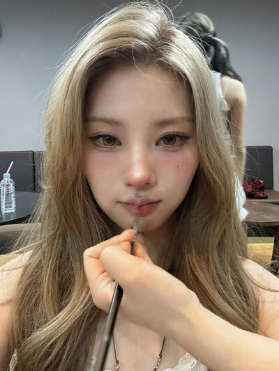 purple kiss chaein李採映
