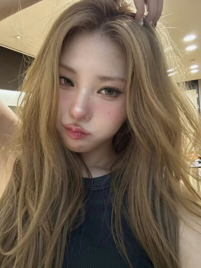 purple kiss chaein李採映