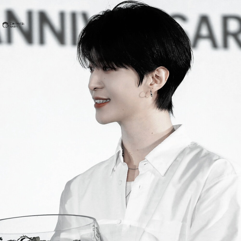 范丞丞
cr. Fantasticbaby丨范丞丞

