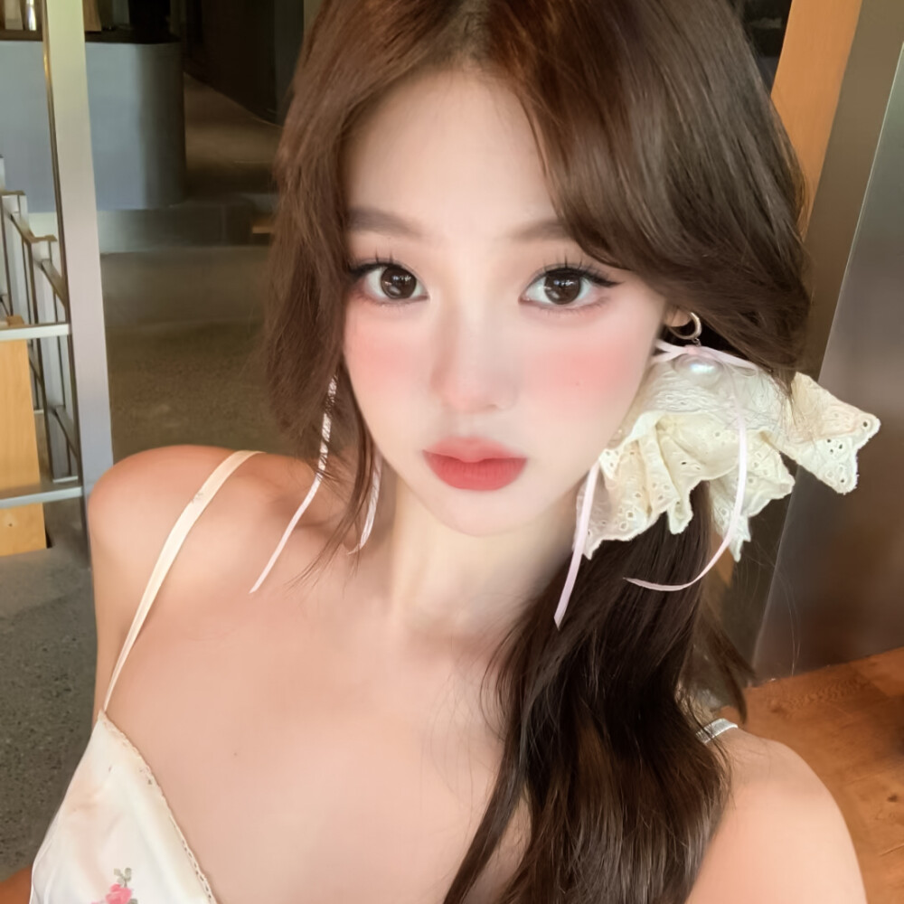 “Love me little and love me long.”
：女头