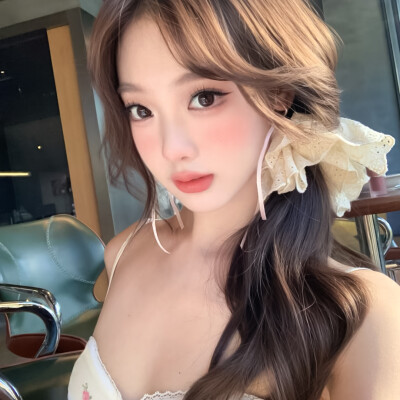 “Love me little and love me long.”
：女头