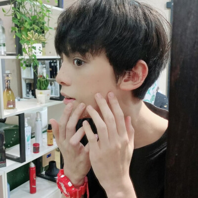 某天醒来发现长了猫尾巴