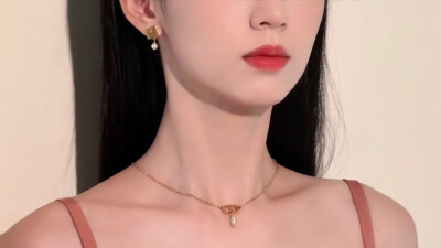 女主