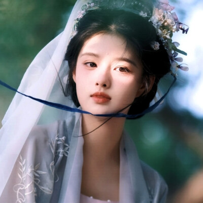 雨伞柄挂着未融化的雪、我们中间隔着叹息的雾