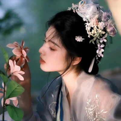 雨伞柄挂着未融化的雪、我们中间隔着叹息的雾