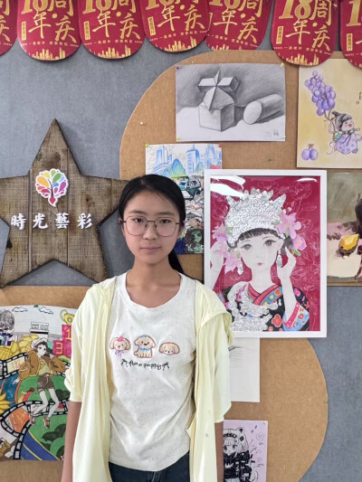 八年级非遗创作·锡纸画工作室·《苗族少女》·秦佳怡