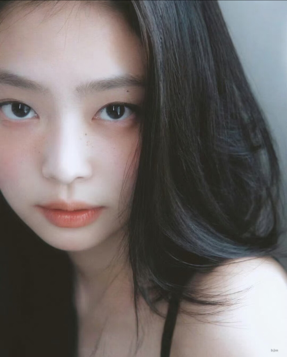 甄妮