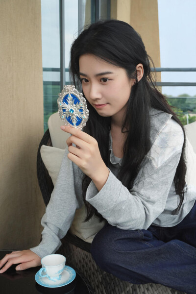 卢昱晓头像壁纸
