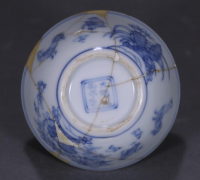 明成化 青花鸡缸杯（斗彩半成品）
底款写有“大明成化年制”字样
景德镇御窑厂遗址出土

