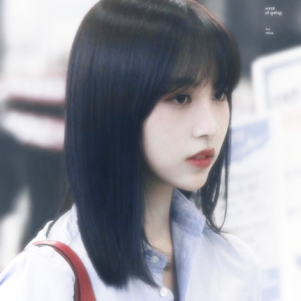 我赠你一条满是破孔的木船如果你能抵达湖心 那我便为你在湖心中央建立只属于你的小岛