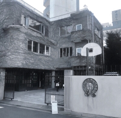 雨伞柄挂着未融化的雪、我们中间隔着叹息的雾