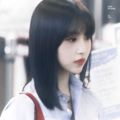 我赠你一条满是破孔的木船如果你能抵达湖心 那我便为你在湖心中央建立只属于你的小岛