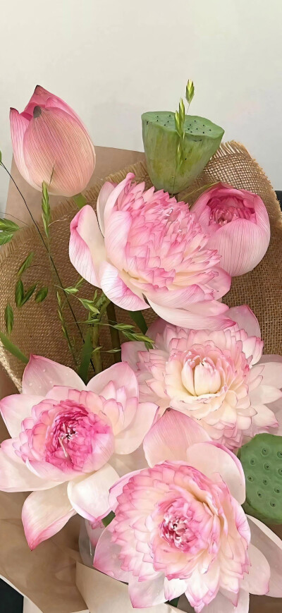 “把好运藏在花里，愿它能为你带来幸运与欢愉” ​​​