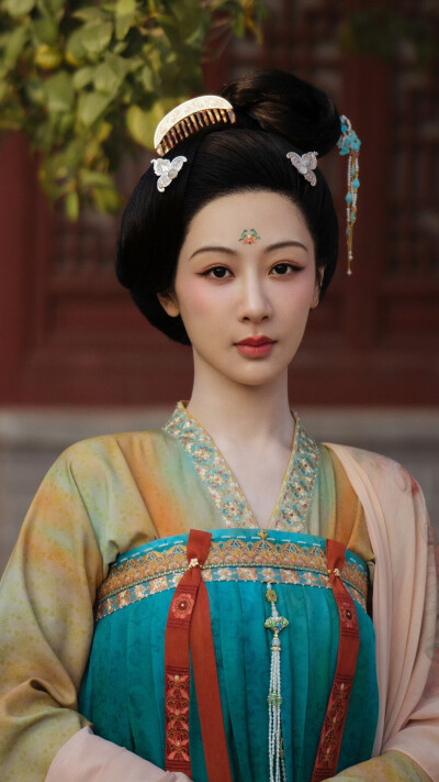 锦绣芳华 何惟芳 杨紫