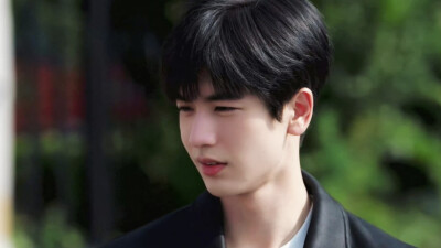 《樱桃琥珀》蒋峤西（张凌赫饰）