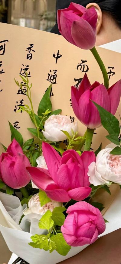 “把好运藏在花里，愿它能为你带来幸运与欢愉” ​​​