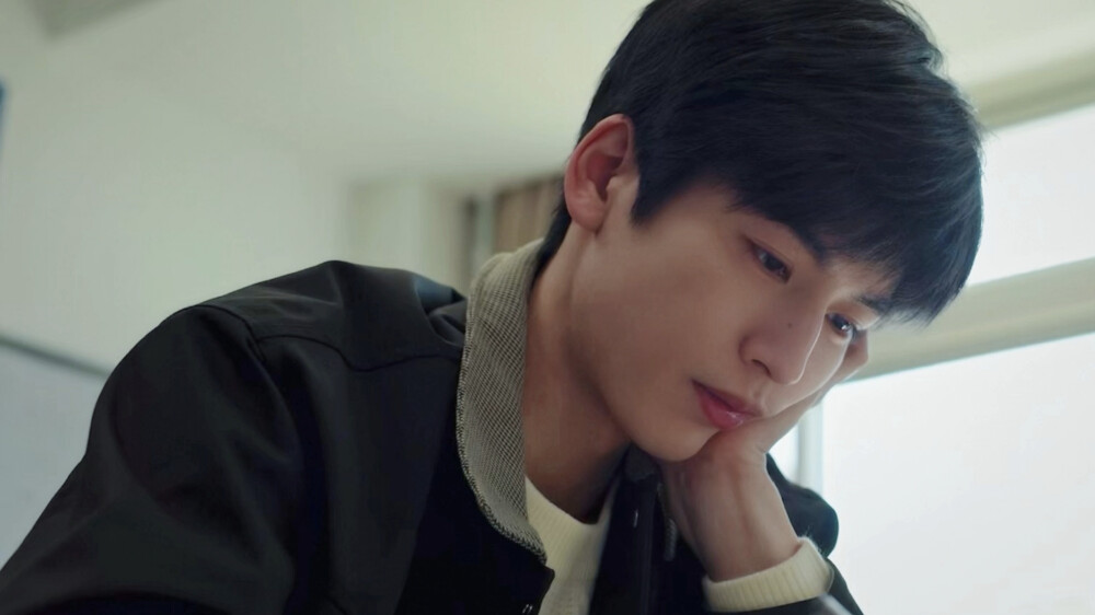 《樱桃琥珀》蒋峤西（张凌赫饰）