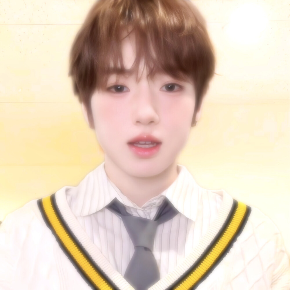 ： 家人们 我和乌萨奇我俩谁更萌？
