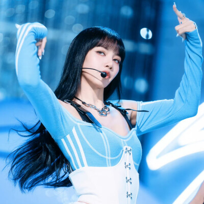 Lisa可二改套图
(改完记得踢我)