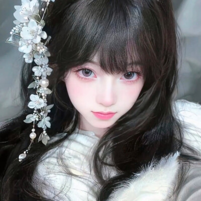 云想衣裳花想容