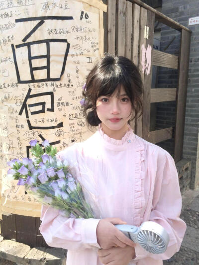 女