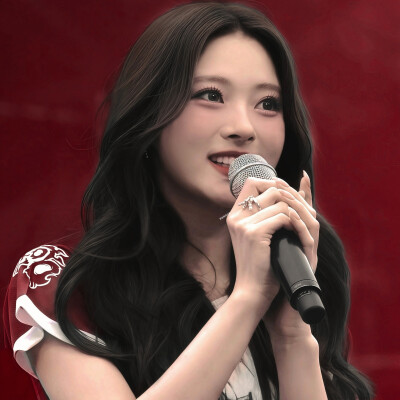 
妲己可以眩晕我1.5秒，张良可以控制我2.2秒。东皇也可以控制我2.2秒，墨子大招能眩晕我3.3秒。弈星大招可以限制我四秒。老夫子大招能困住我五秒。可是姐姐的魅力却困了我一辈子