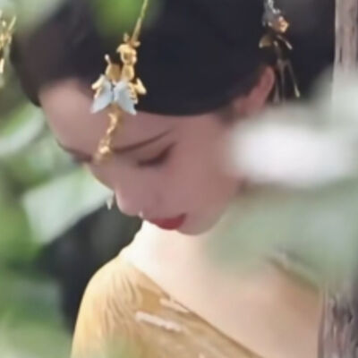 碰上了花蜜便陶醉