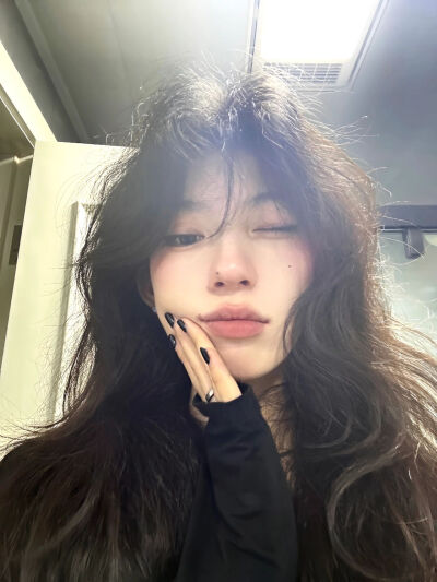女