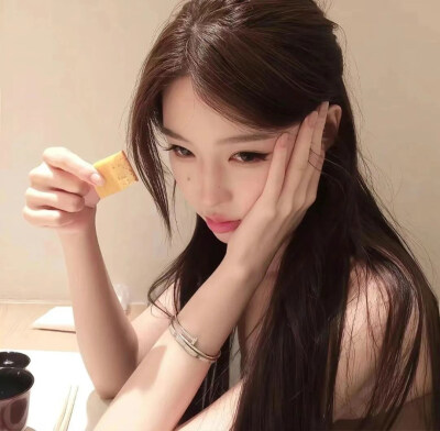，