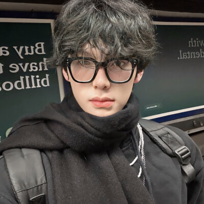 嗯