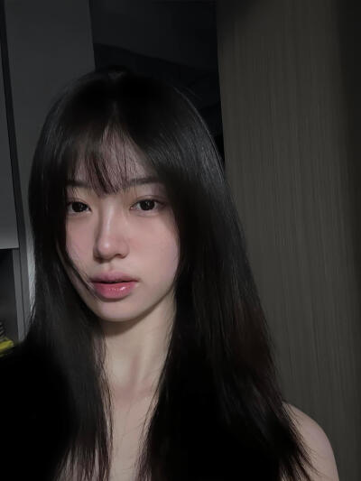 女