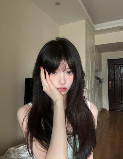 女