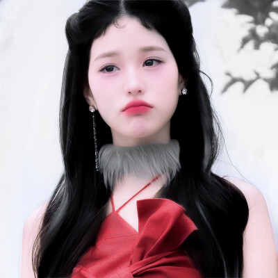 人类的语言真的就这么贫瘠吗
我想我只是一颗气球
被你握着的时候有了重心
你放手的时候我就飘远