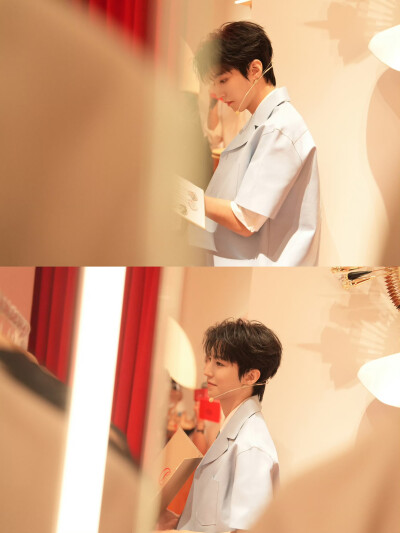 王俊凯 蓝色衣服