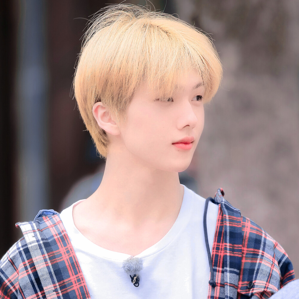 望着你的侧脸 等待时机降临