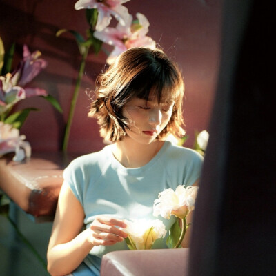 美女头像 来自网络侵删