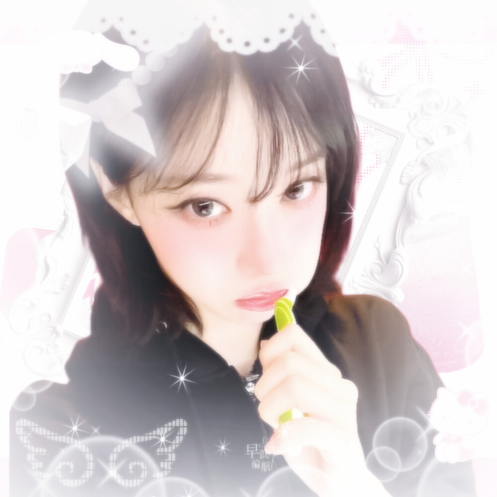 咬着有棱角的冰块 只顾看手机的你