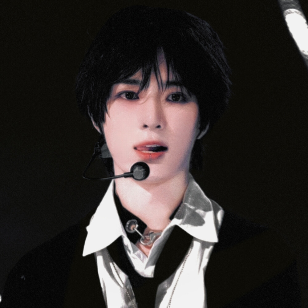 鸡的反义词是什么，是狼。因为鸡是勾勾哒，反过来是哒勾勾，哒勾勾，是狼。