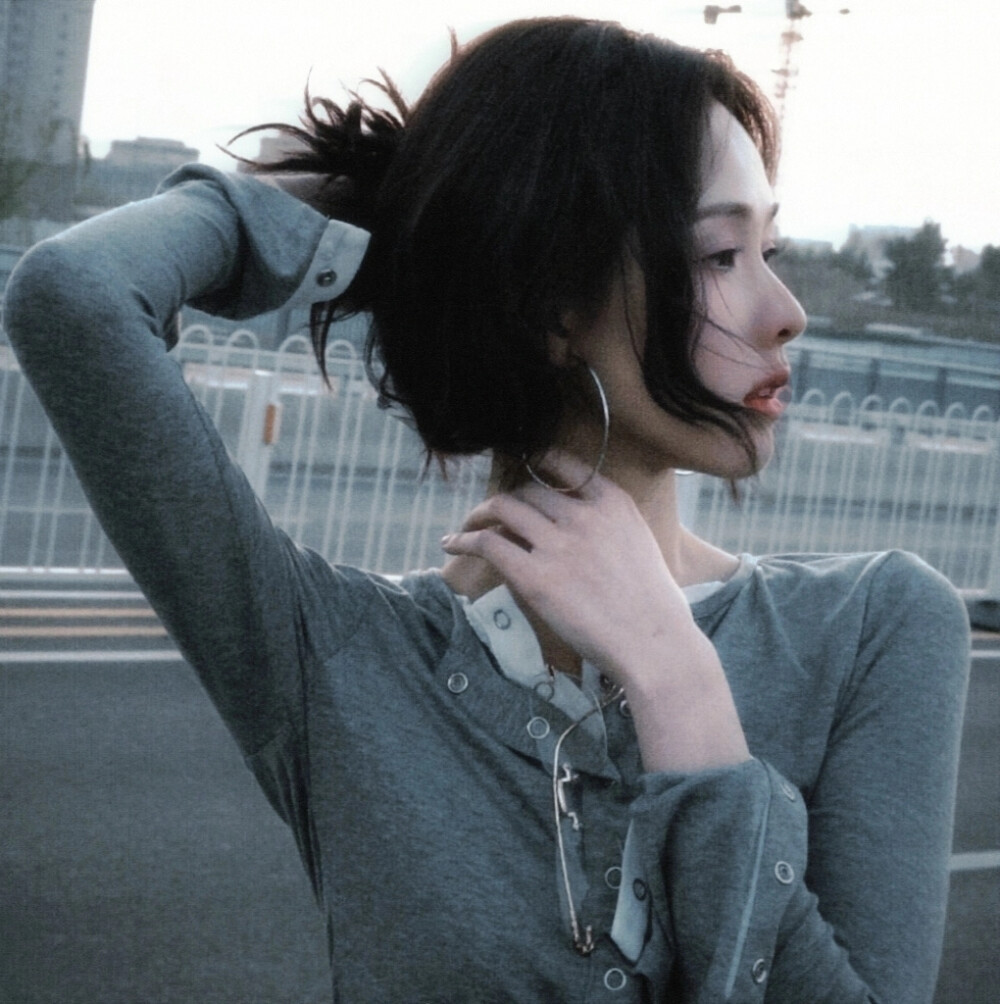 明天开学啦 缓更 单休会补赞~