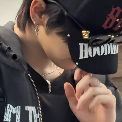 截都截了还是发吧 这是韩东旼虽然看不清脸..