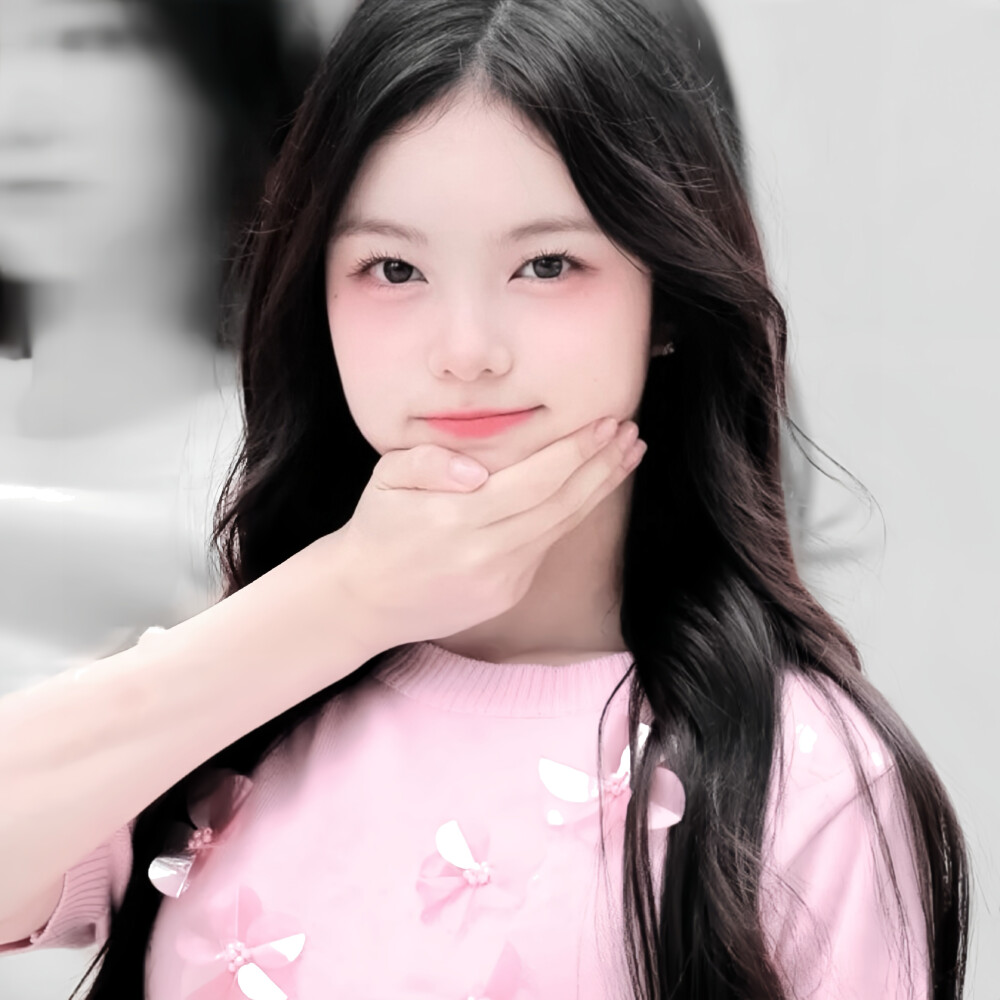 
姐姐好美（踢走其他小狗）（跑道面前摇尾巴）（又有其他小狗来）（和其他小狗打架）（踢走其他小狗）（满身伤痕摇尾巴）