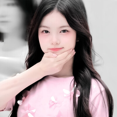 
姐姐好美（踢走其他小狗）（跑道面前摇尾巴）（又有其他小狗来）（和其他小狗打架）（踢走其他小狗）（满身伤痕摇尾巴）