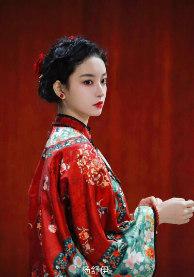 杨舒伊